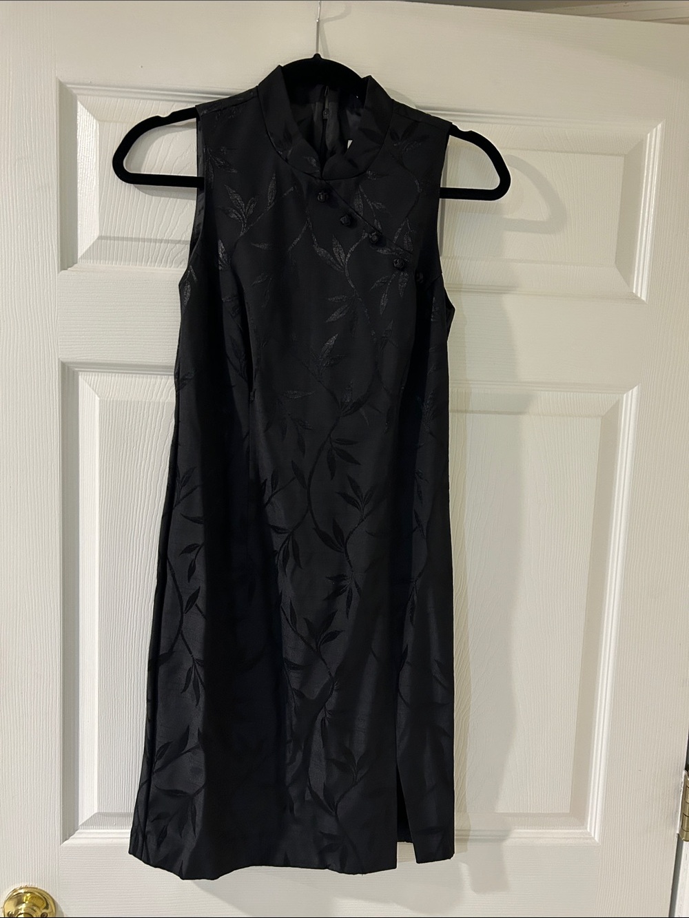 Sleeveless Black Floral Jacquard Cheongsam-Inspired Dress